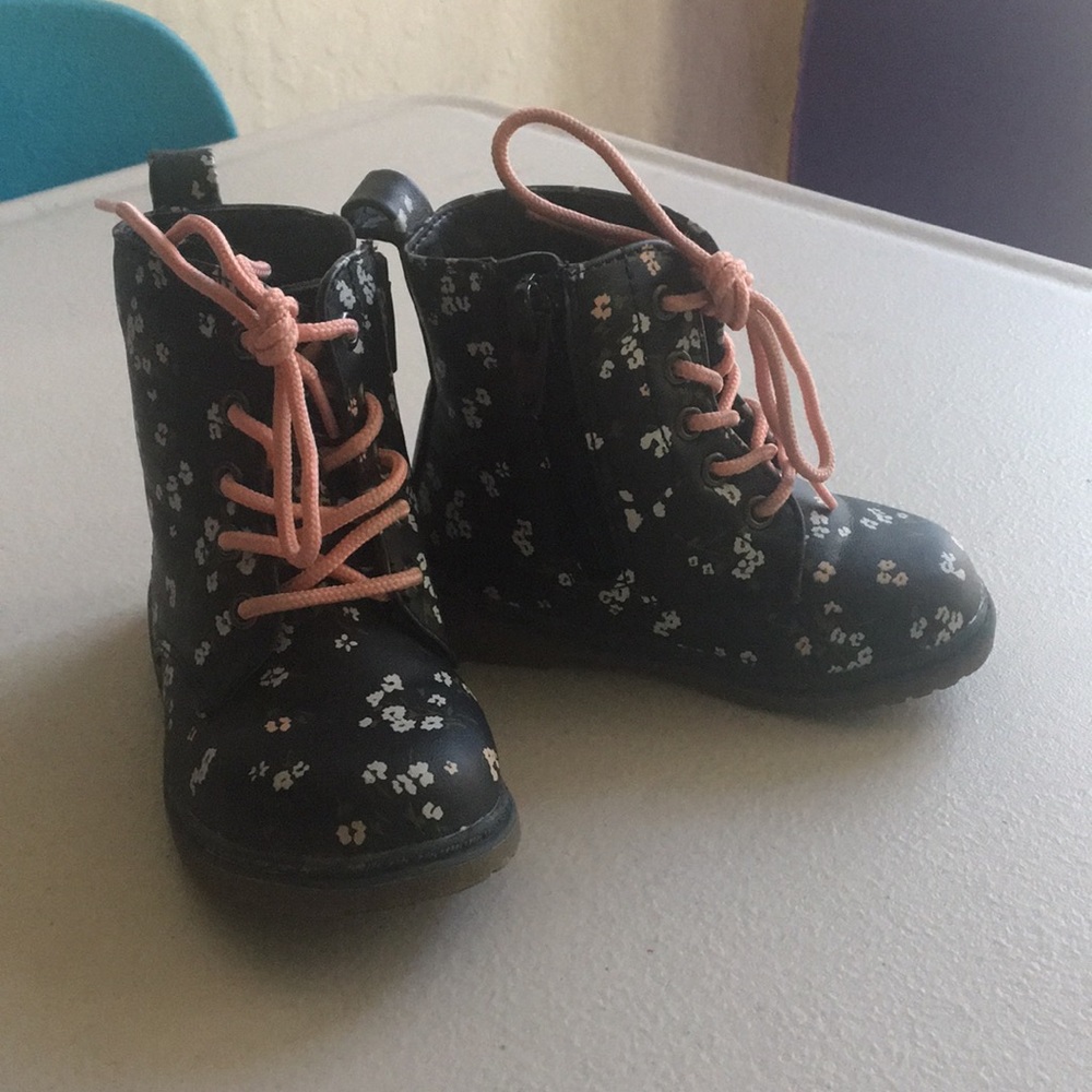 Combat boots